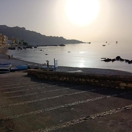 Apartamento Bilocale Fronte Mare Giardini-Naxos Exterior foto