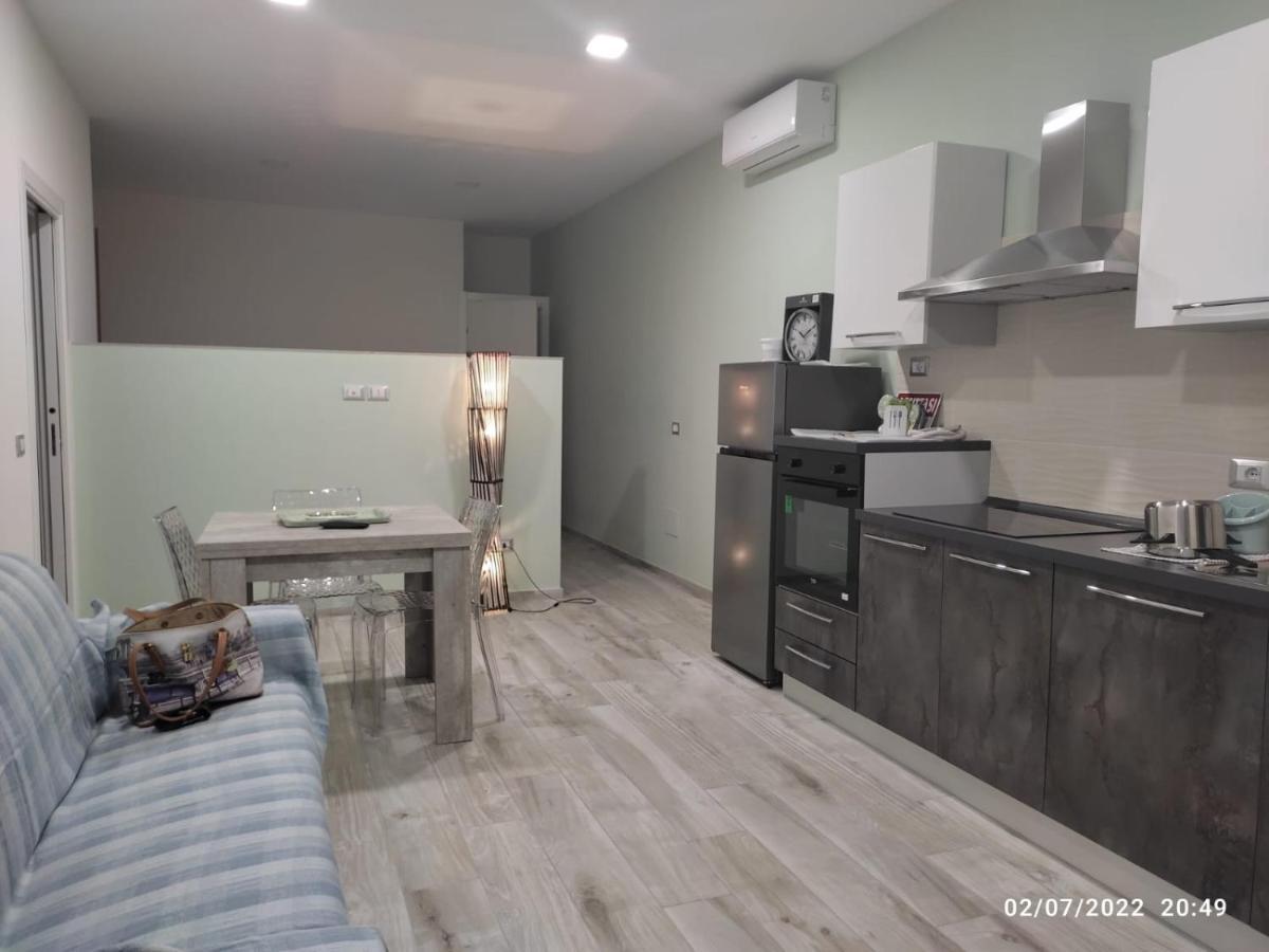 Apartamento Bilocale Fronte Mare Giardini-Naxos Exterior foto
