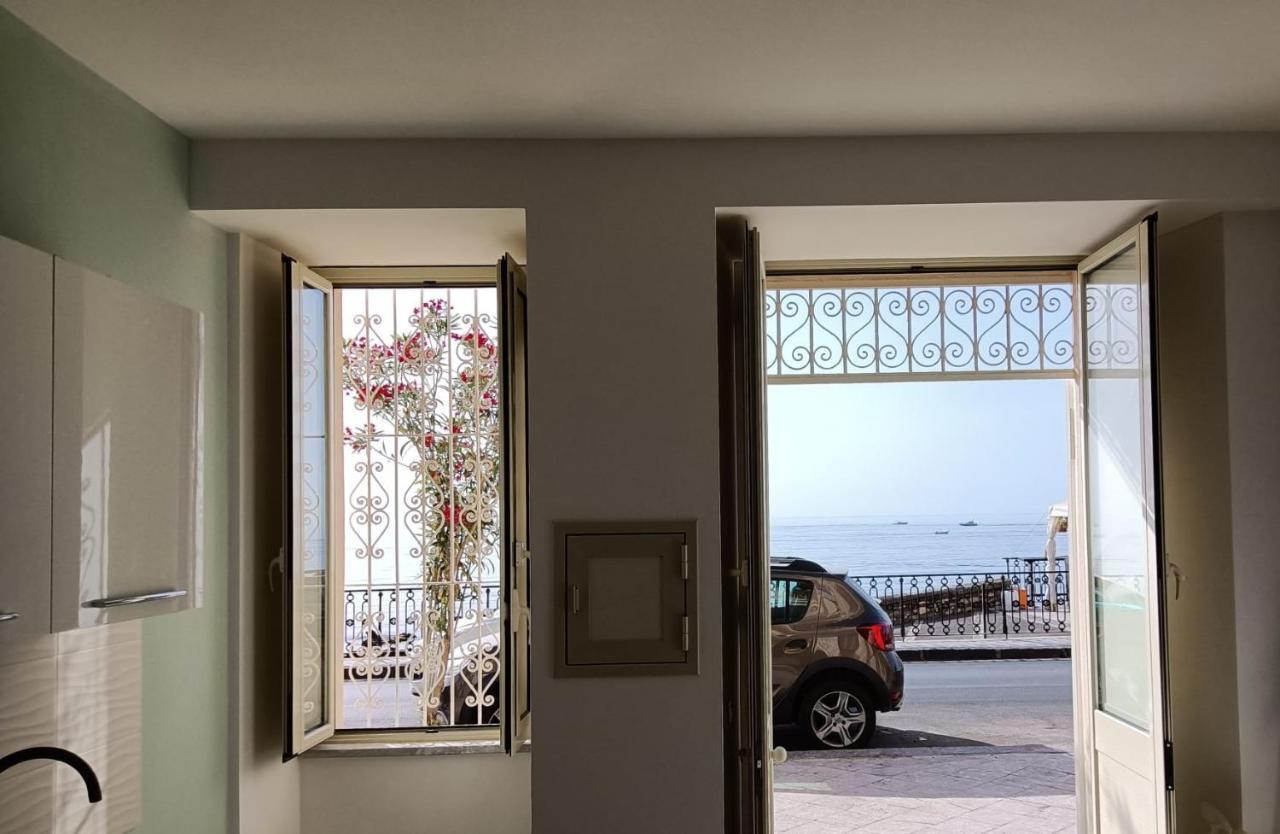 Apartamento Bilocale Fronte Mare Giardini-Naxos Exterior foto