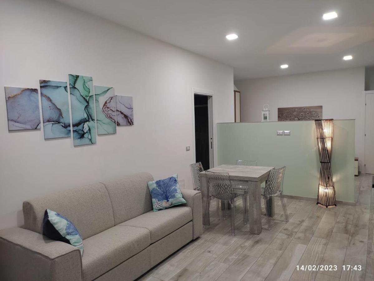 Apartamento Bilocale Fronte Mare Giardini-Naxos Exterior foto