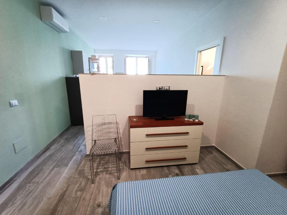 Apartamento Bilocale Fronte Mare Giardini-Naxos Exterior foto
